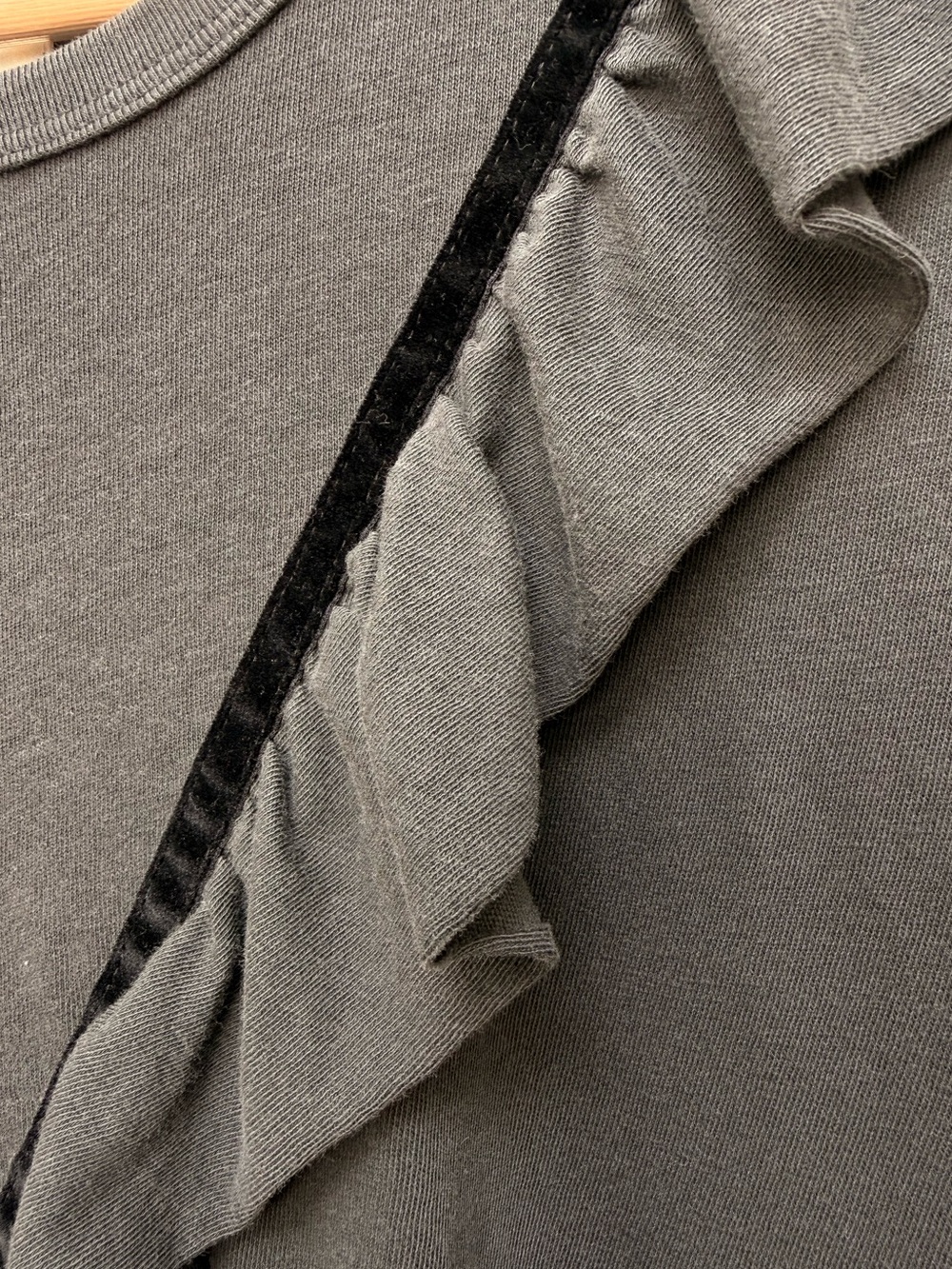 THE GREAT. Grey Ribbon Tuxedo Ruffle T-Shirt Size 2 - Picture 7 of 9